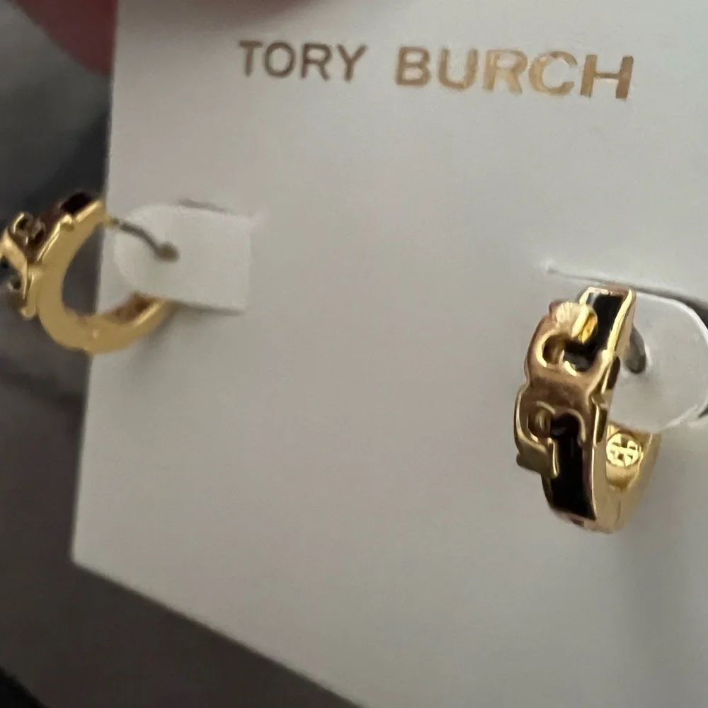 Designers Brands For Customers That Love To Wear Casual and Elegant Accessories;